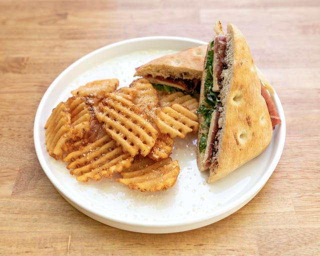 Panino E Pollo Alla Parmigiana.